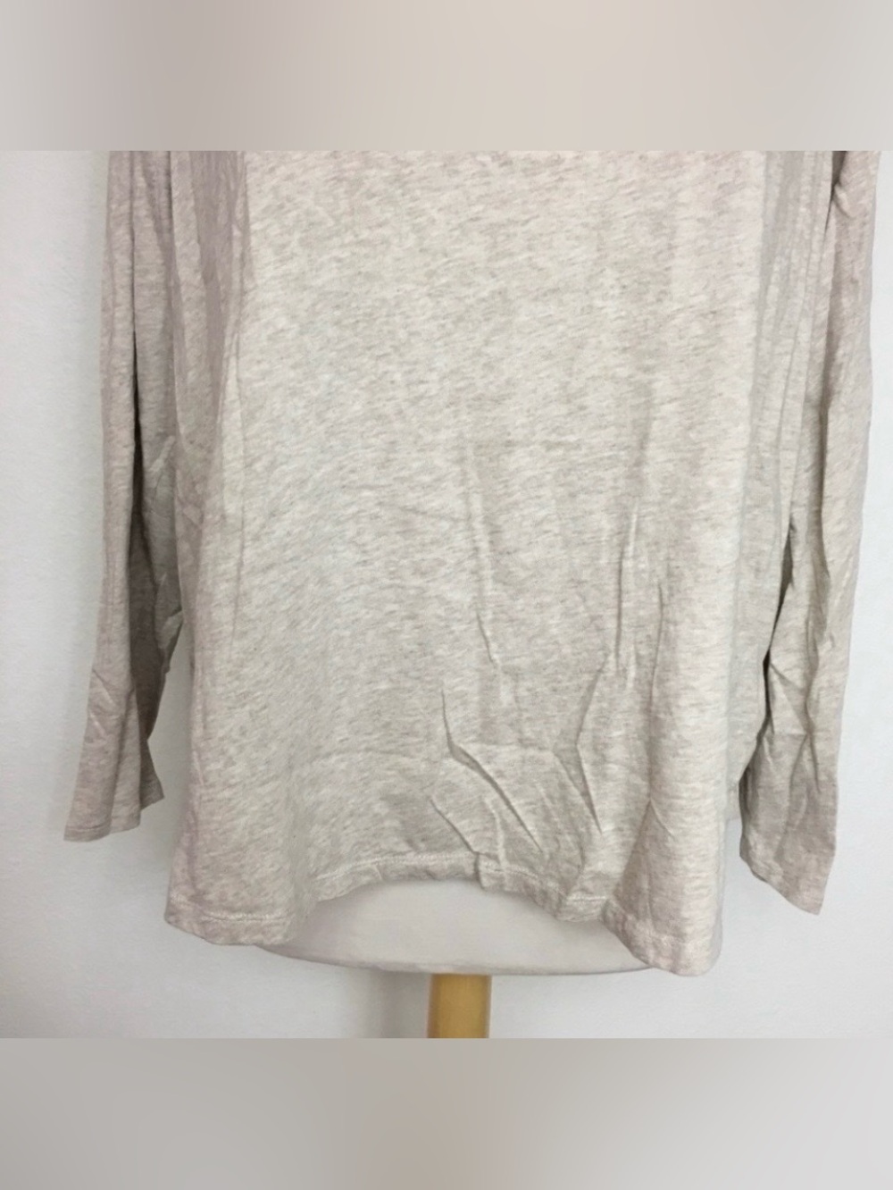 Old Navy Women's Oatmeal V Neck Lightweight T-Shirt Size XXL Casual Minimalist - Picture 6 of 14